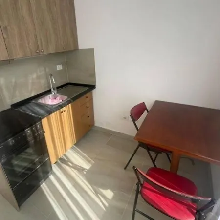 Sunny Studio In New Complex דירה טיראנה