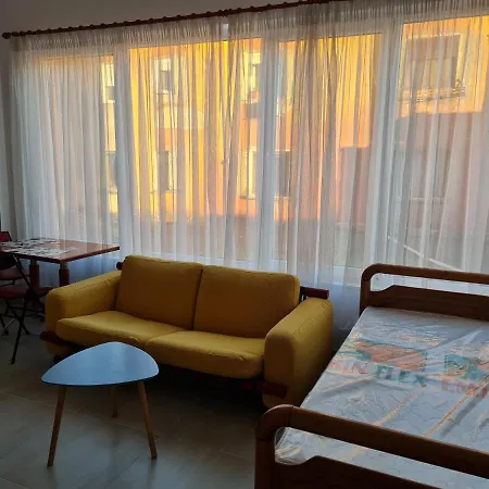 Apartment Sunny Studio In New Complex